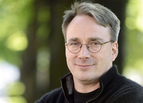 Linus Torvalds y su liderazgo revolucionario en el código abierto